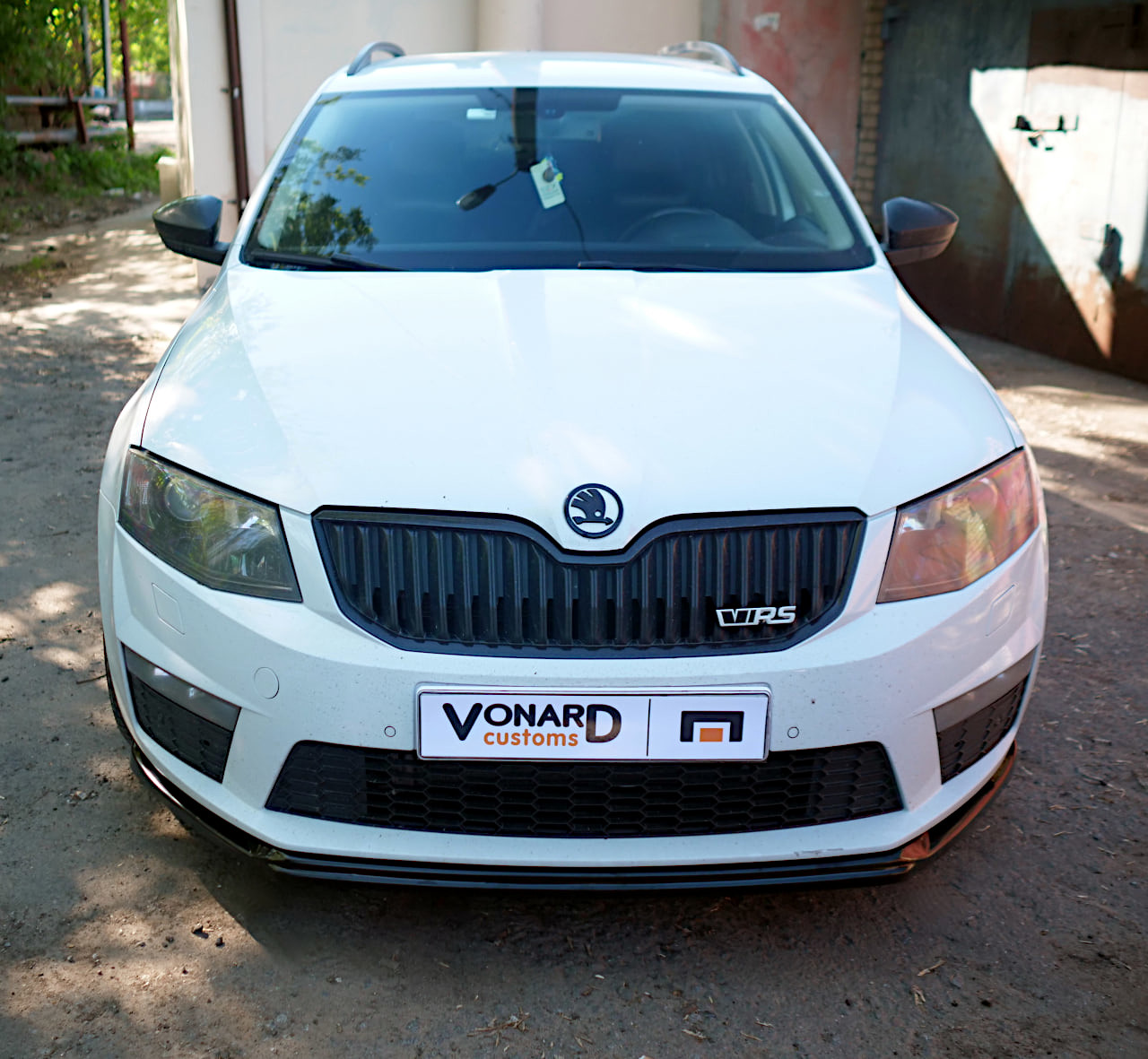 картинка Сплиттер переднего бампера Skoda Octavia 3 A7 RS V2 vonard customs 