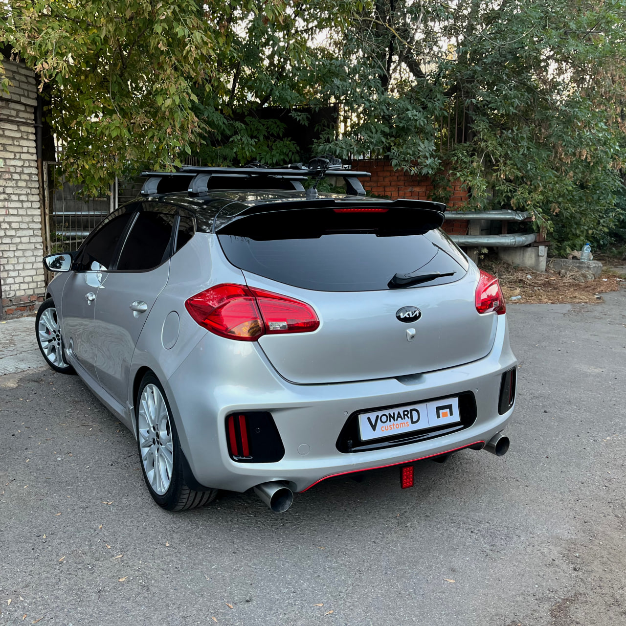 картинка Спойлер лезвие крышки багажника Kia Ceed 2 - черный металлик vonard customs 