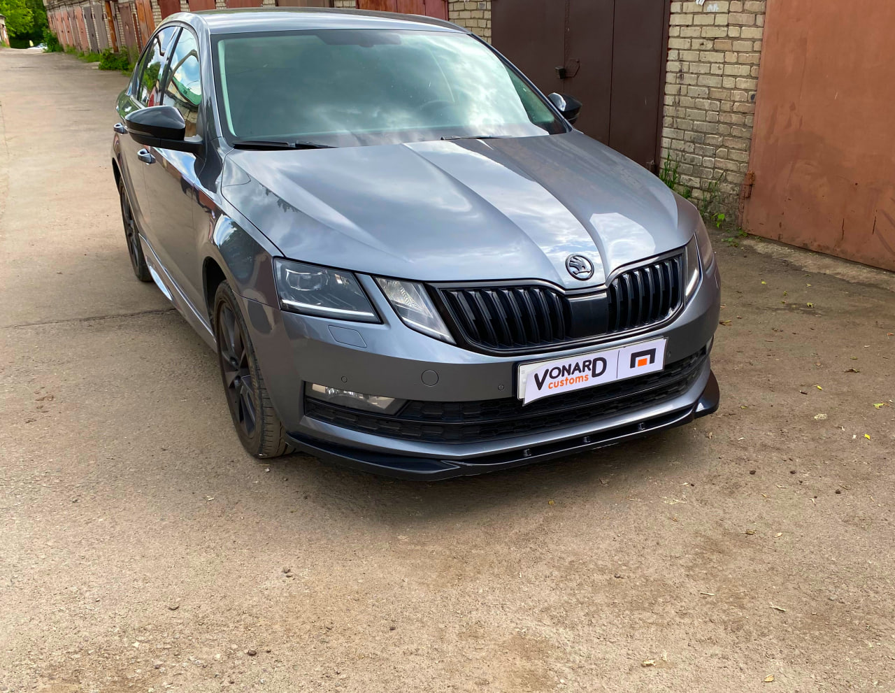 картинка Сплиттер переднего бампера Skoda Octavia 3 A7 рест. (широкий) vonard customs 