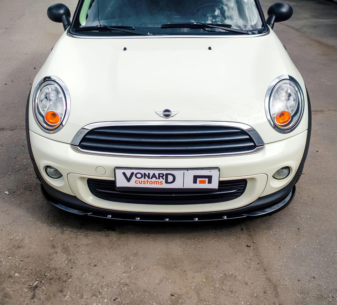 картинка Сплиттер переднего бампера MINI One Hatch R56 - под покраску vonard customs 