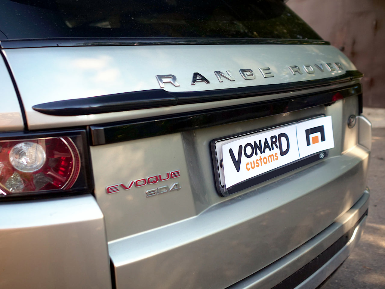 картинка Спойлер лезвие крышки багажника (нижний) Range Rover Evoque - под покраску vonard customs 