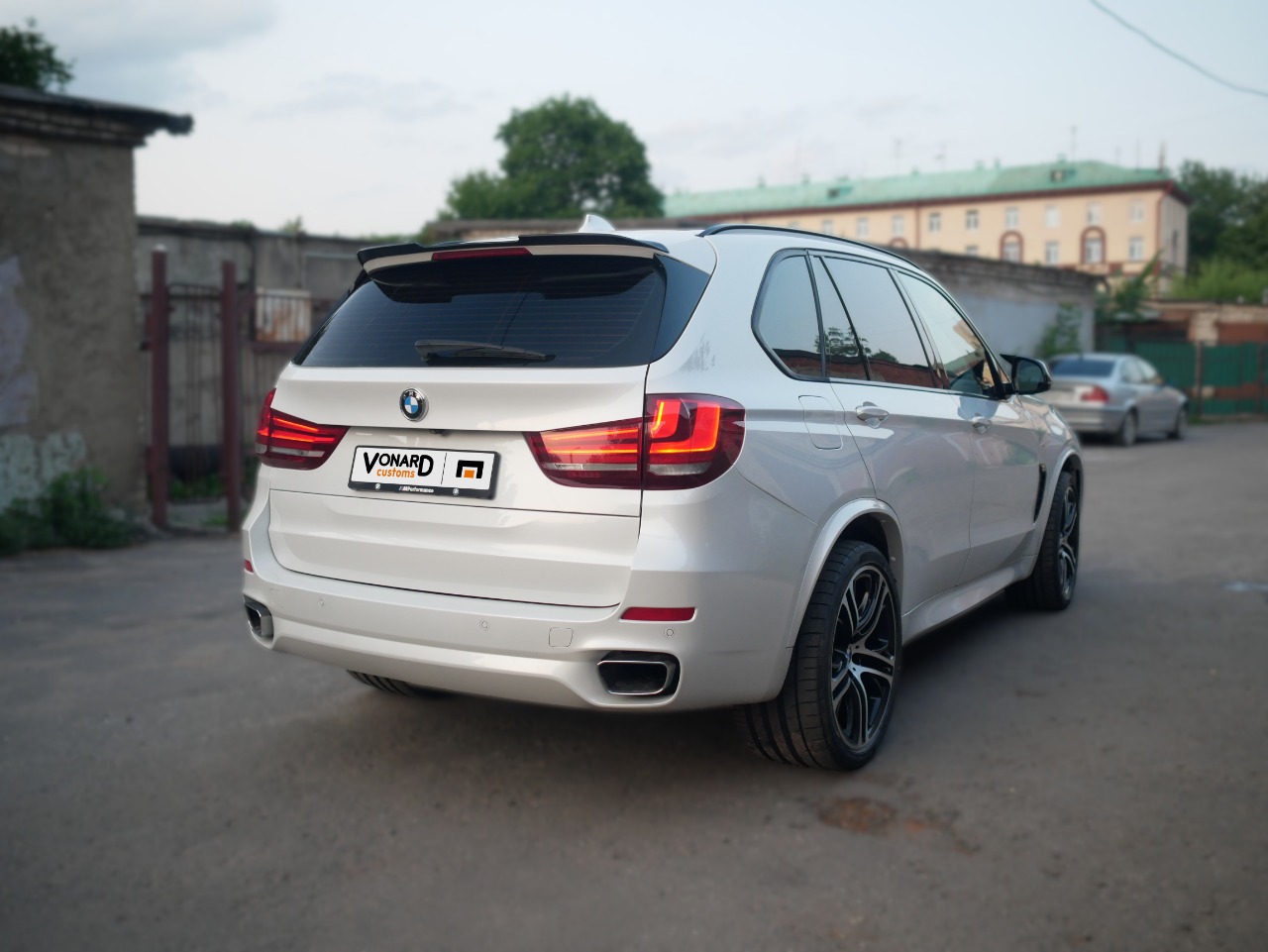 картинка Спойлер лезвие крышки багажника BMW X5 F15 vonard customs 