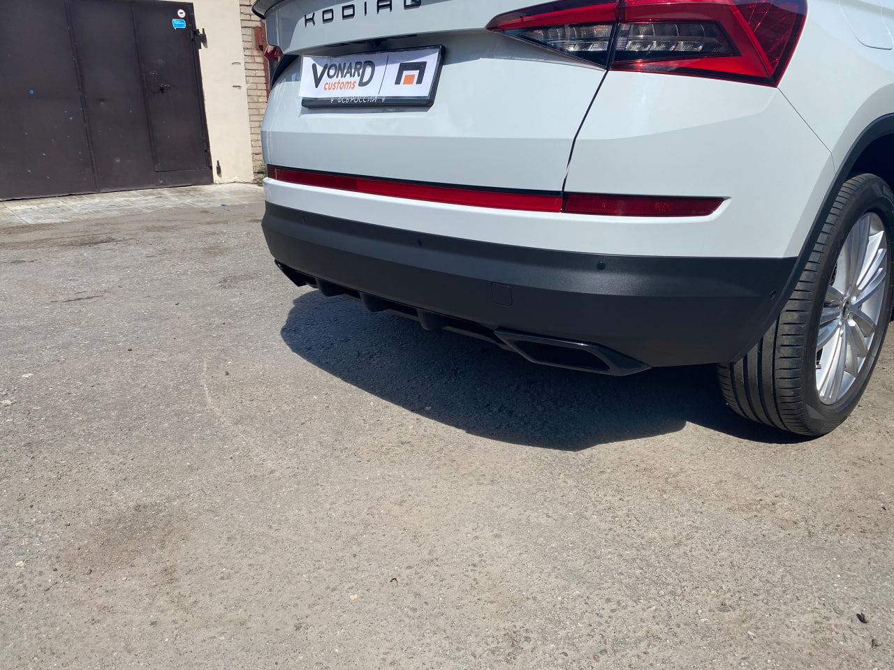 картинка Диффузор вставка заднего бампера Skoda Kodiaq 1 v2 - под покраску vonard customs 