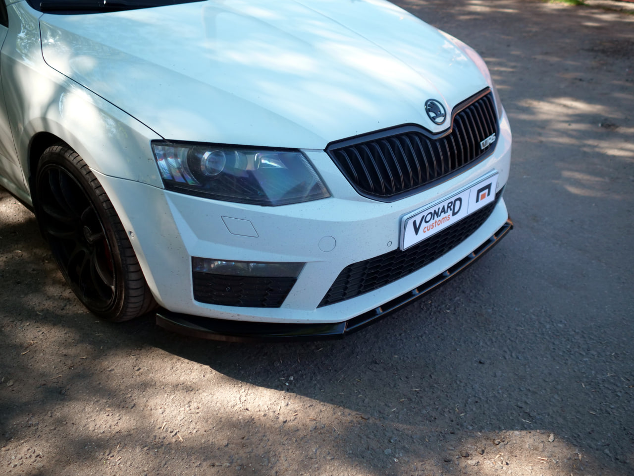 картинка Сплиттер переднего бампера Skoda Octavia 3 A7 RS V1 vonard customs 