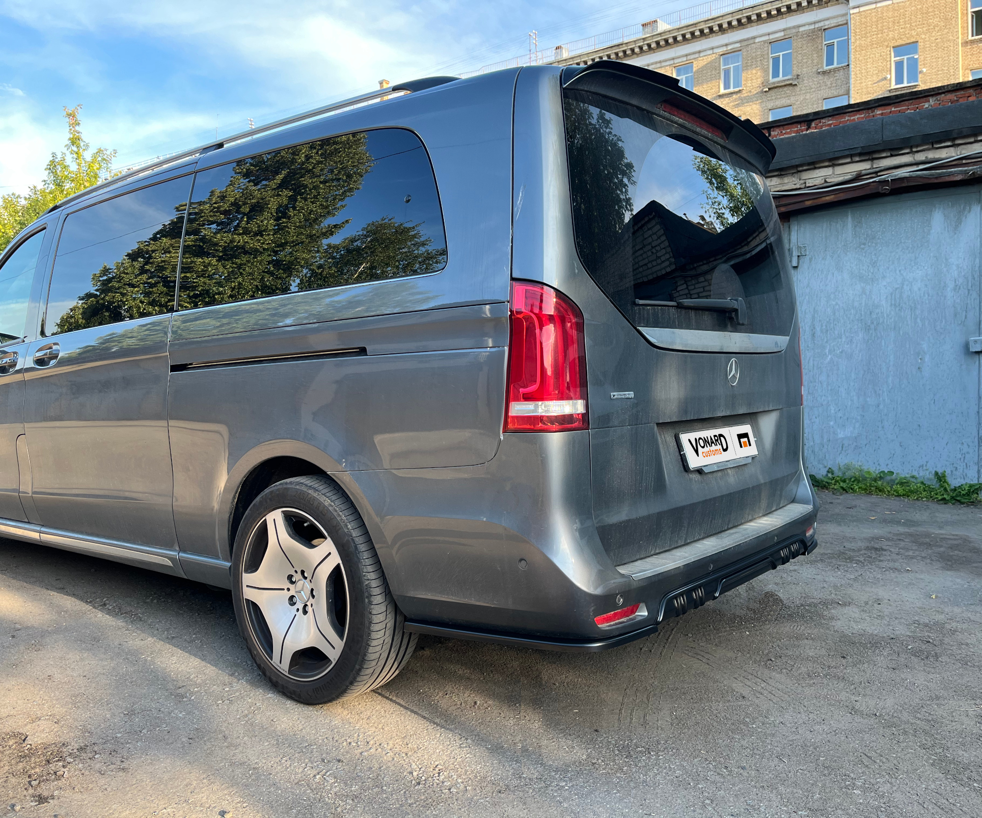 картинка Сплиттеры заднего бампера Mercedes V W447 AMG-line - черный глянец vonard customs 