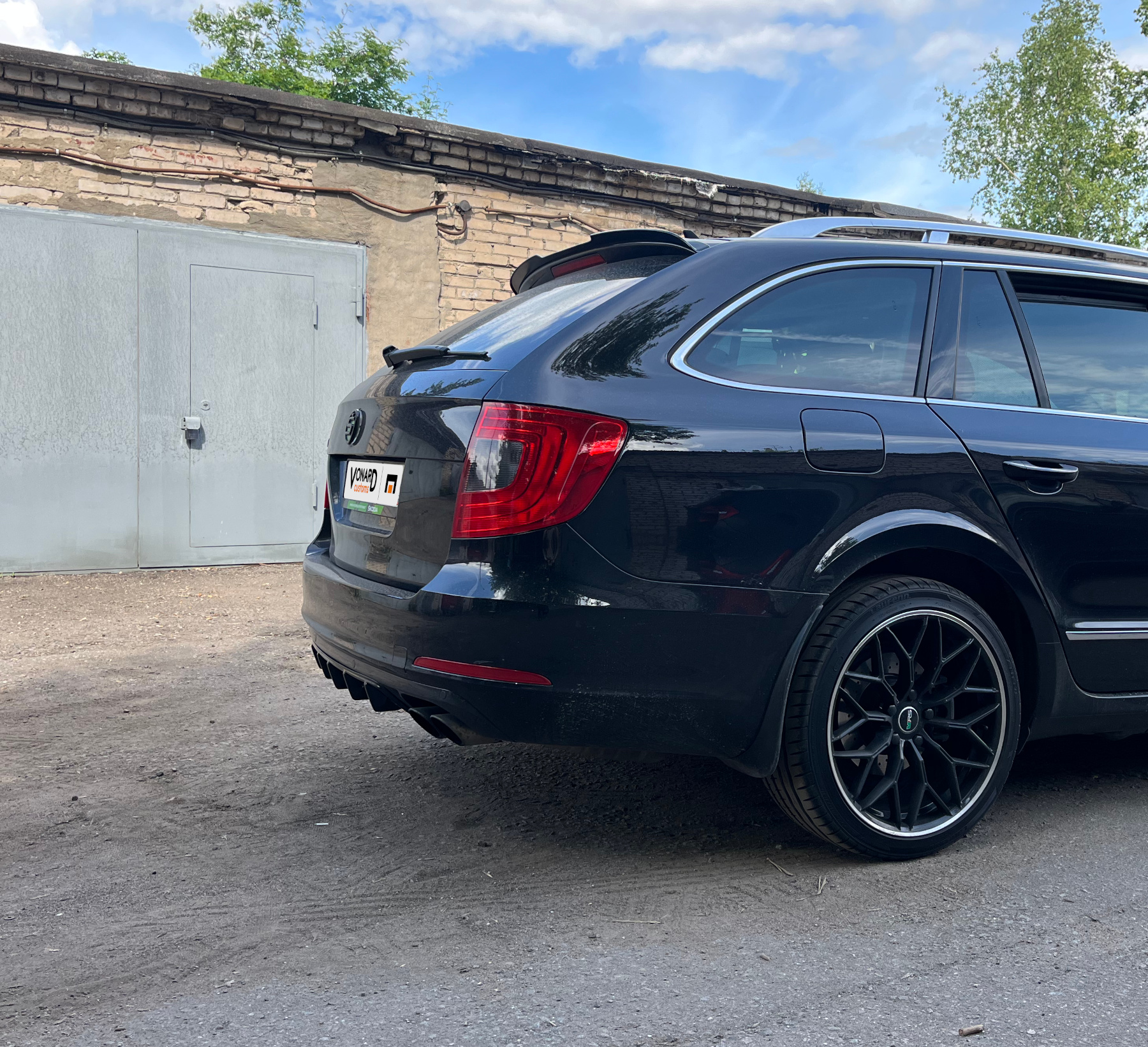 картинка Диффузор накладка заднего бампера Skoda Superb 2 - под покраску vonard customs 
