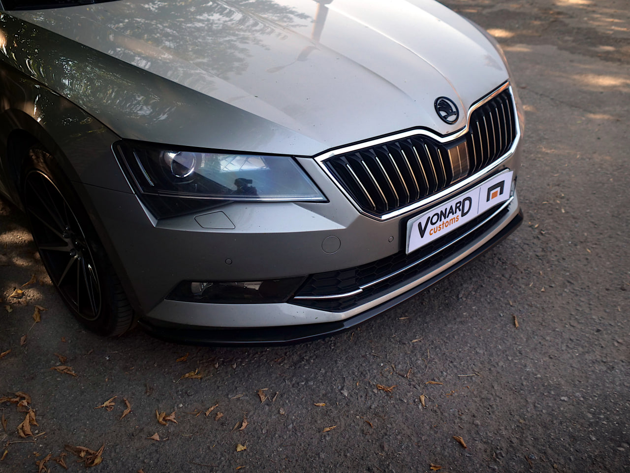 картинка Сплиттер переднего бампера Skoda Superb 3 vonard customs 