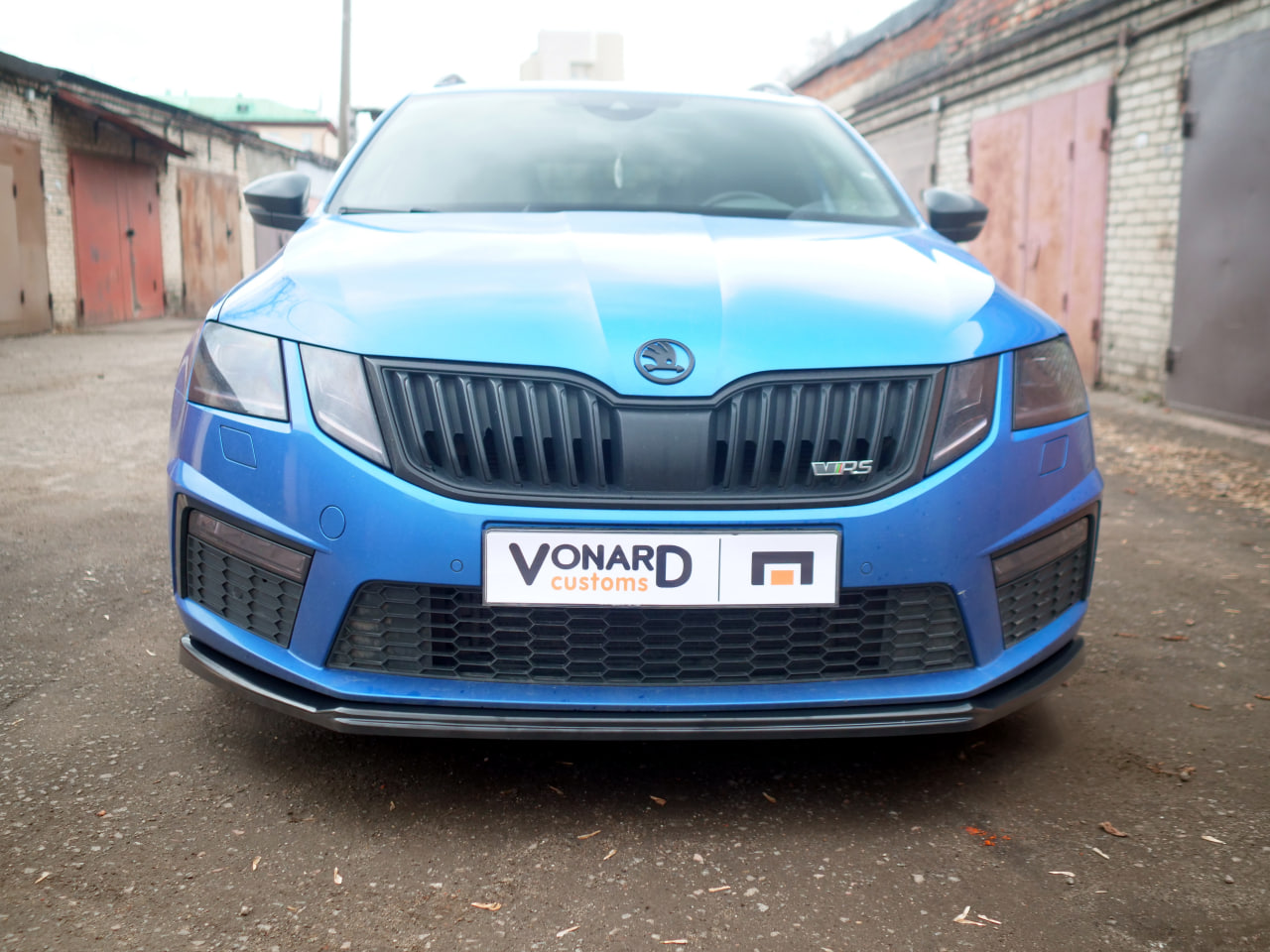 картинка Сплиттер переднего бампера Skoda Octavia 3 A7 RS рест. V3 vonard customs 