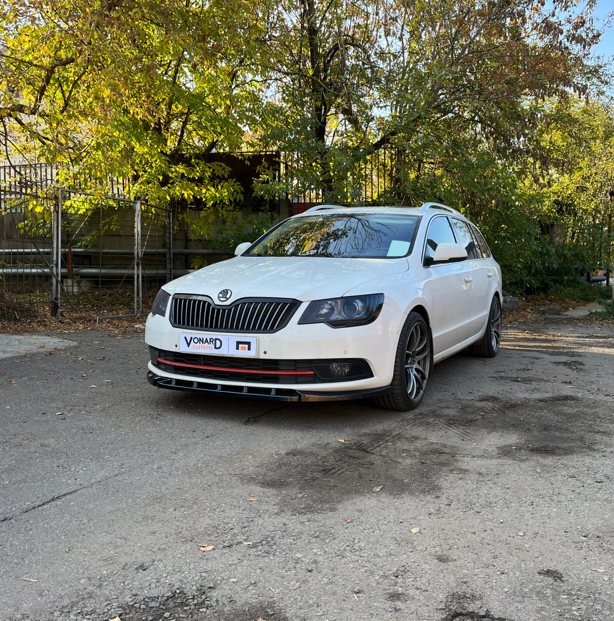 картинка Сплиттер переднего бампера Skoda Superb 2 рест. vonard customs 