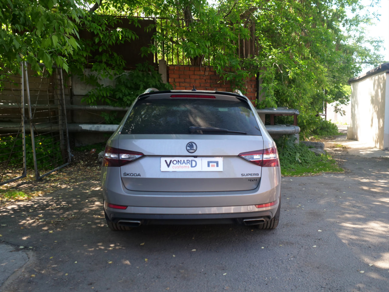 картинка Спойлер лезвие крышки багажника Skoda Superb 3 универсал vonard customs 
