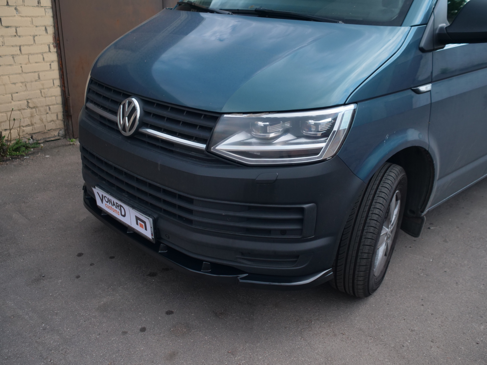 картинка Сплиттер переднего бампера VW T6 (с ребрами) - текстурный vonard customs 