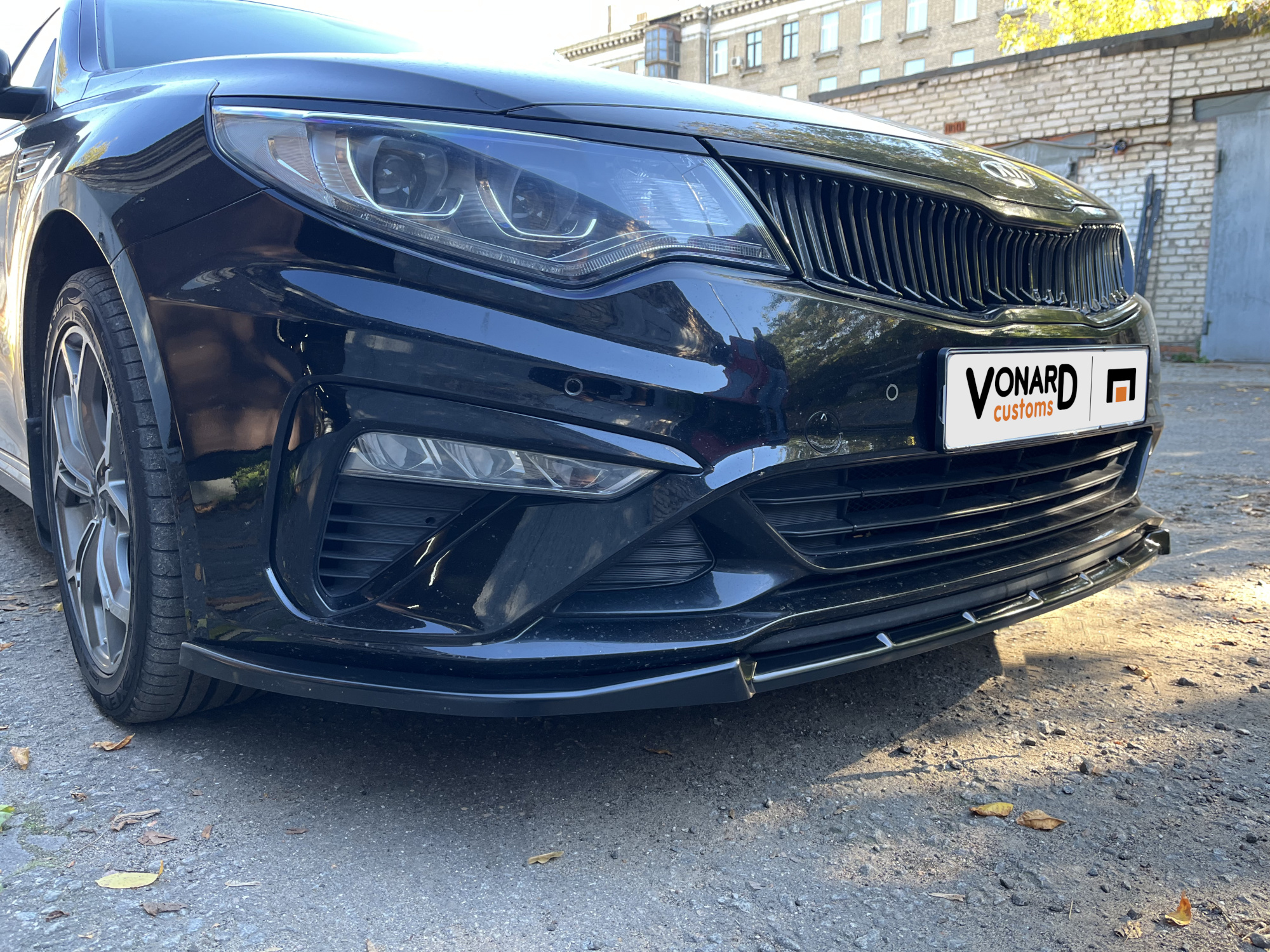 картинка Сплиттер переднего бампера Kia Optima 4 FL - чёрный глянец vonard customs 