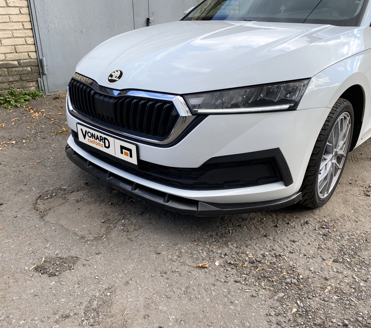 картинка Сплиттер переднего бампера Skoda Octavia 4 A8 V4 vonard customs 