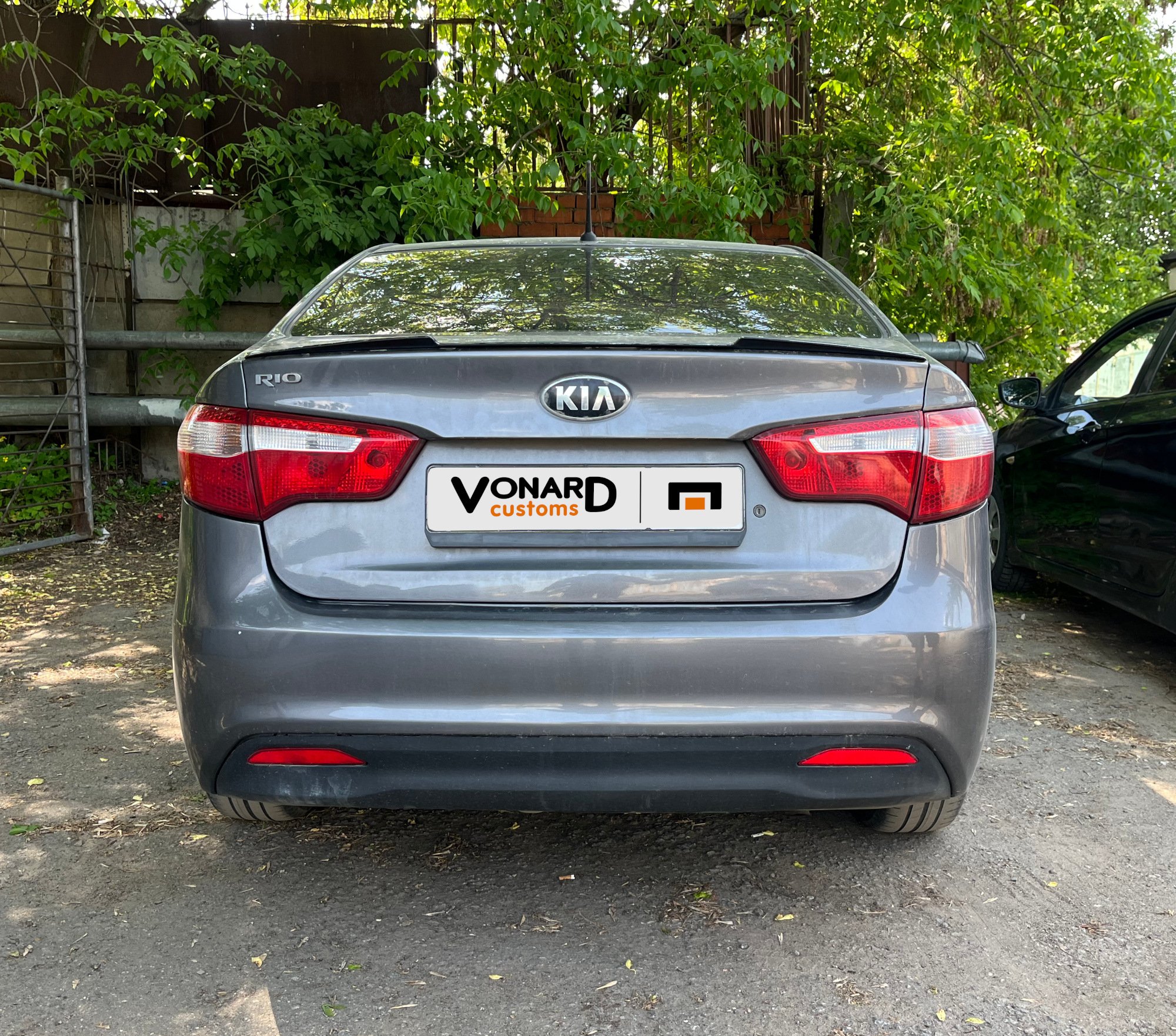 картинка Спойлер лезвие крышки багажника Kia Rio 3 (Ver. 2- Slim) vonard customs 