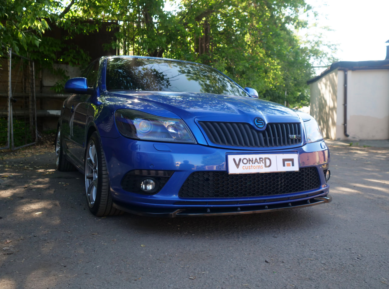 картинка Сплиттер переднего бампера Skoda Octavia 2 A5 RS рест. (ребра) vonard customs 