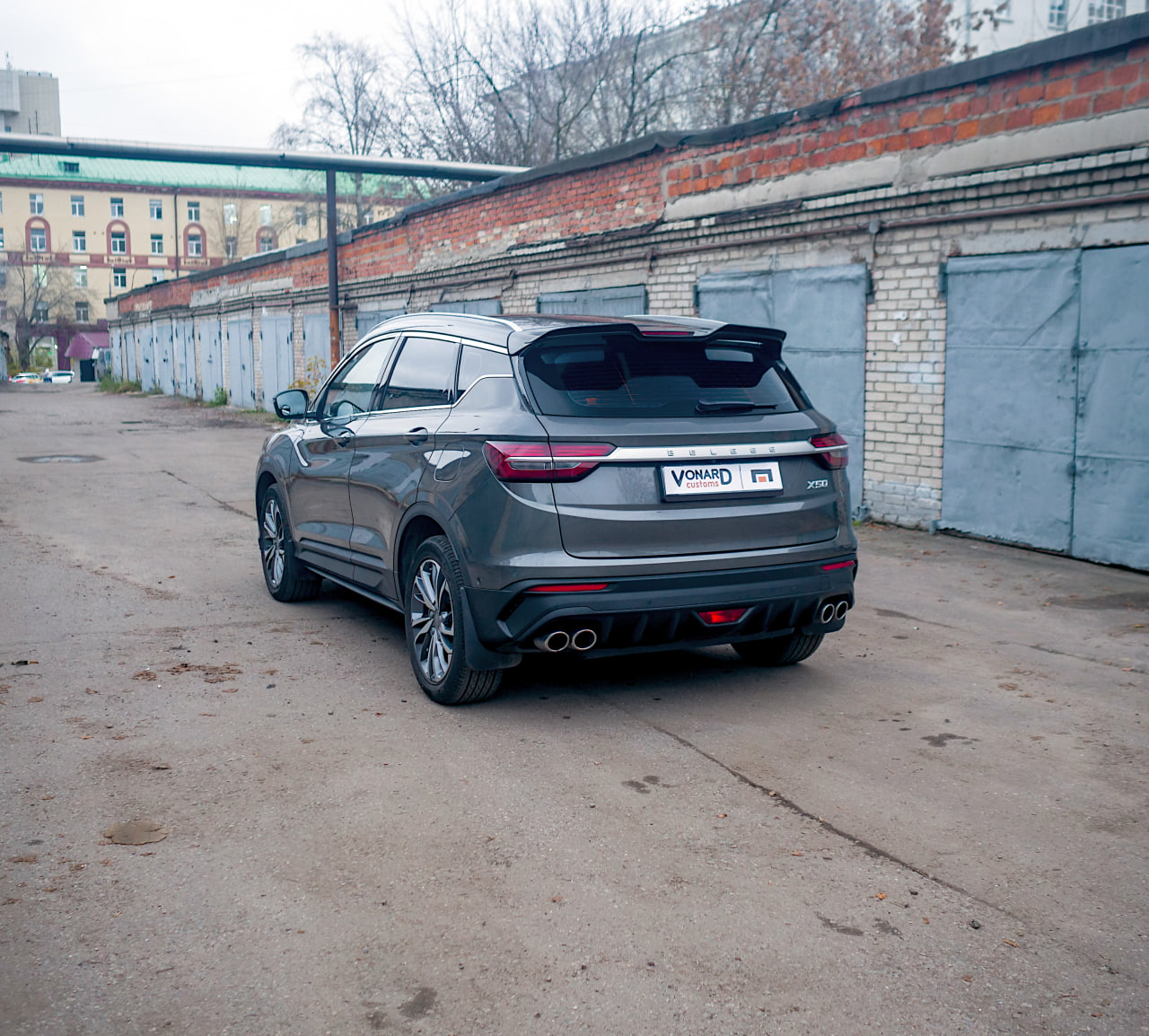 картинка Спойлер лезвие крышки багажника Geely Coolray 1 / Belgee X50 (ver. 2) - черный металлик vonard customs 