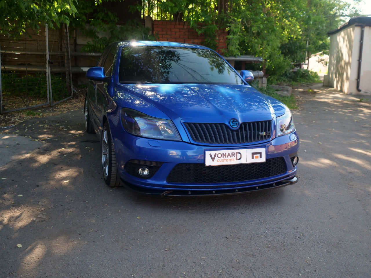 картинка Сплиттер переднего бампера Skoda Octavia 2 A5 RS рест. (ребра) vonard customs 