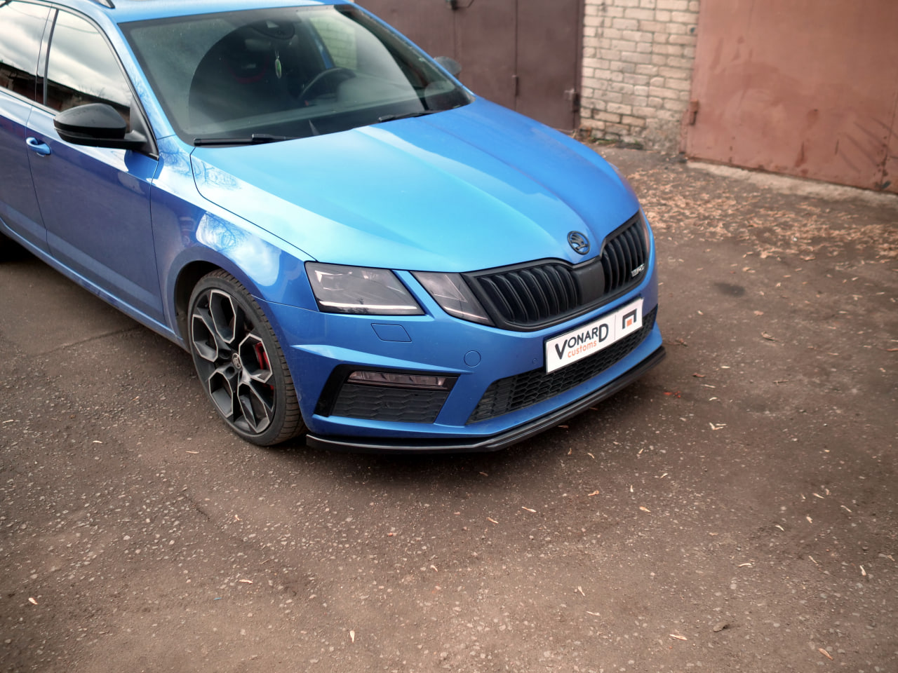 картинка Сплиттер переднего бампера Skoda Octavia 3 A7 RS рест. V3 vonard customs 