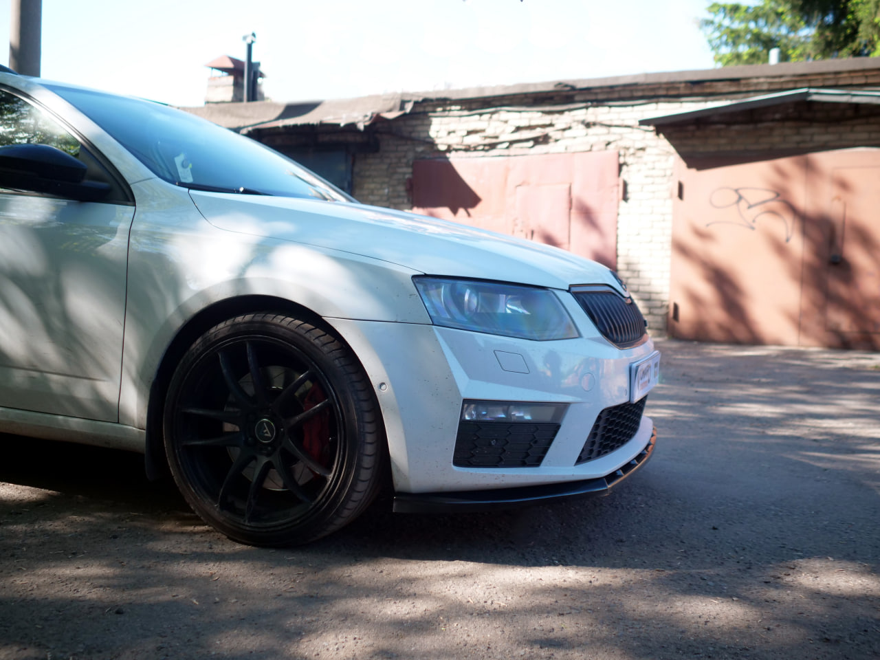 картинка Сплиттер переднего бампера Skoda Octavia 3 A7 RS V1 vonard customs 