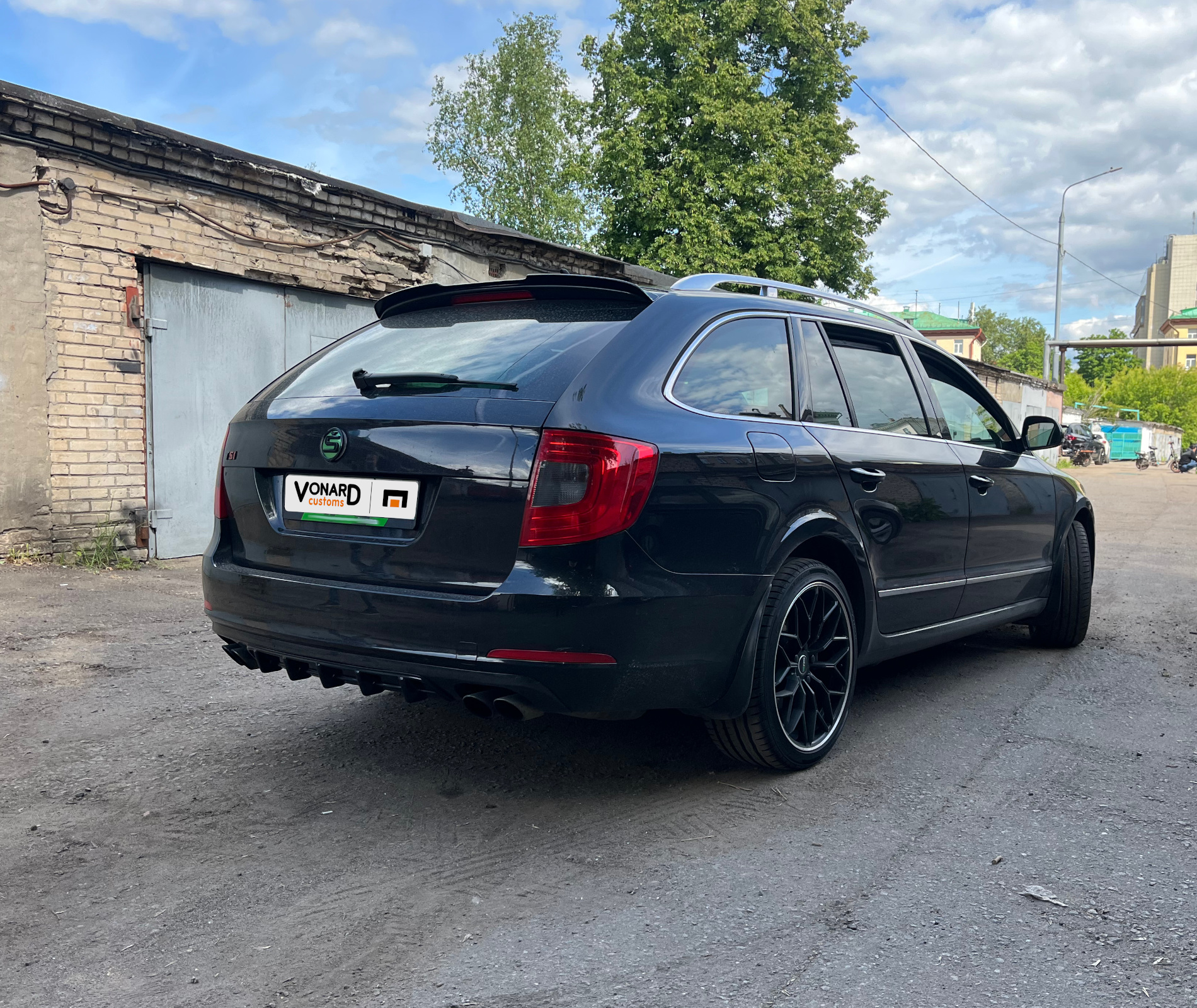 картинка Диффузор накладка заднего бампера Skoda Superb 2 - под покраску vonard customs 