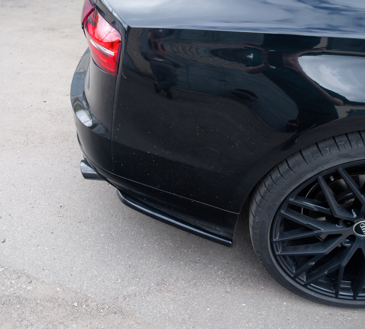 картинка Сплиттеры заднего бампера Audi S8 D4 рест. vonard customs 