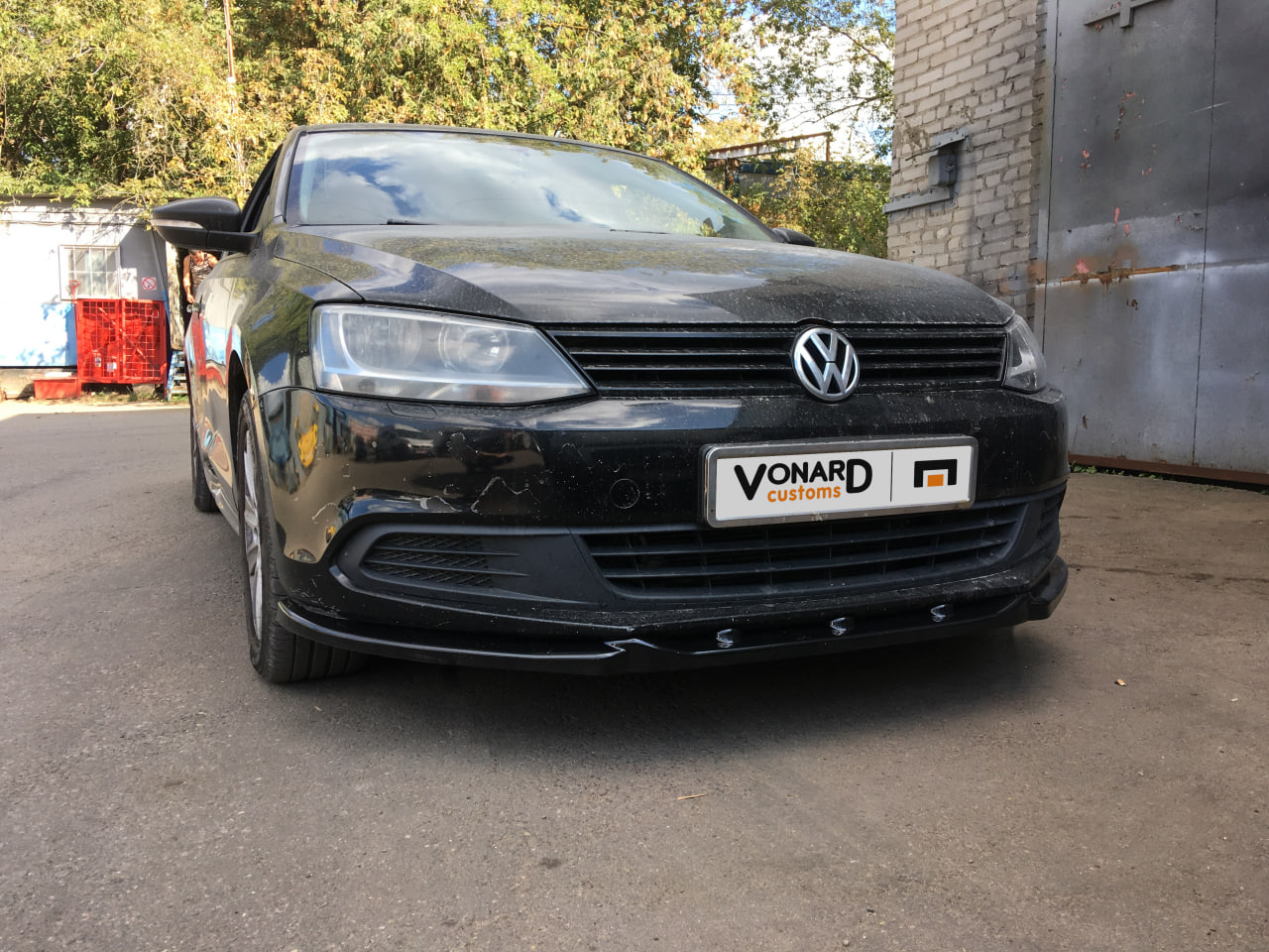 картинка Сплиттер переднего бампера VW Jetta 6 (с браком) vonard customs 