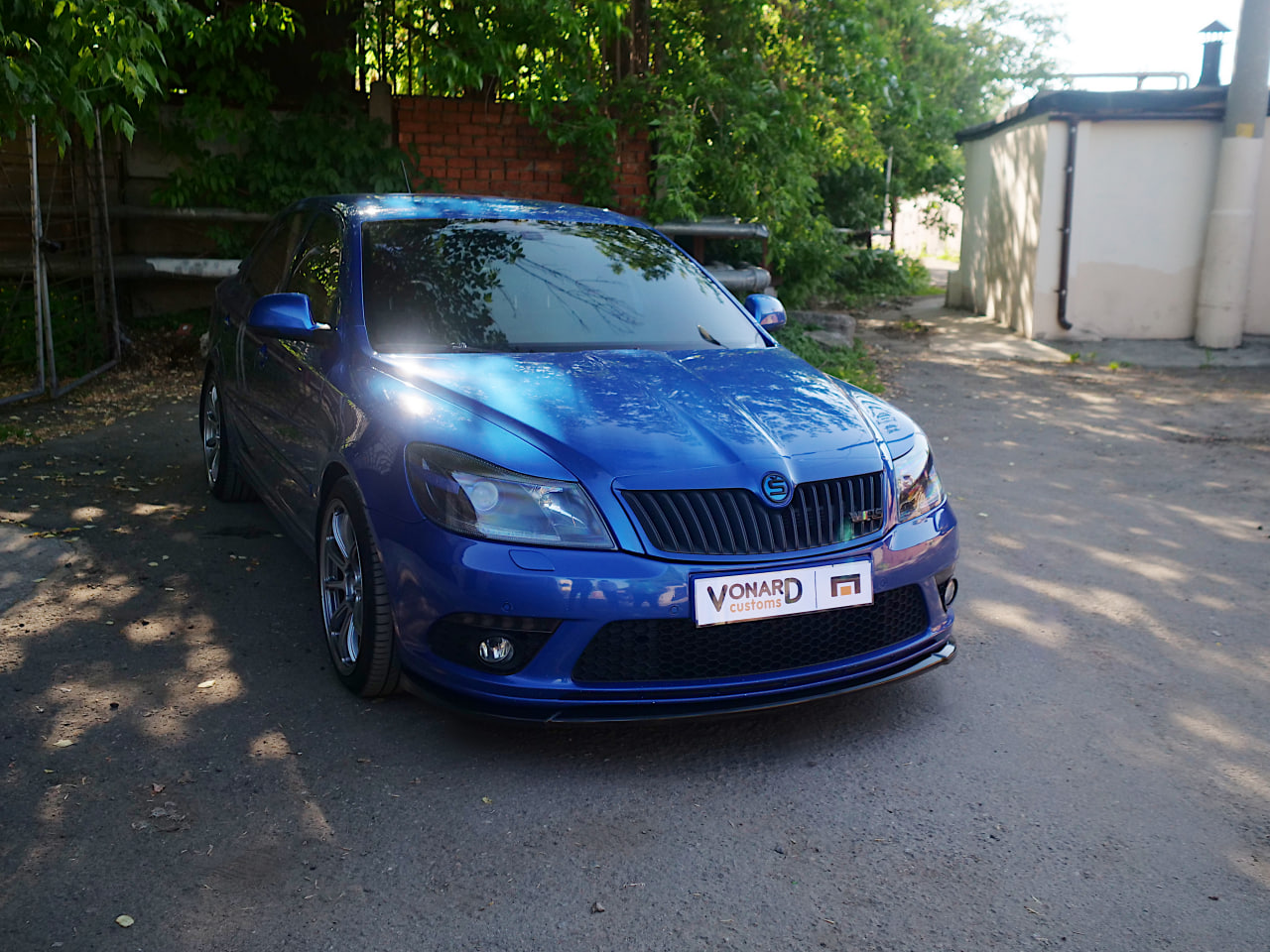 картинка Сплиттер переднего бампера Skoda Octavia 2 A5 RS рест. (прилегающий) vonard customs 
