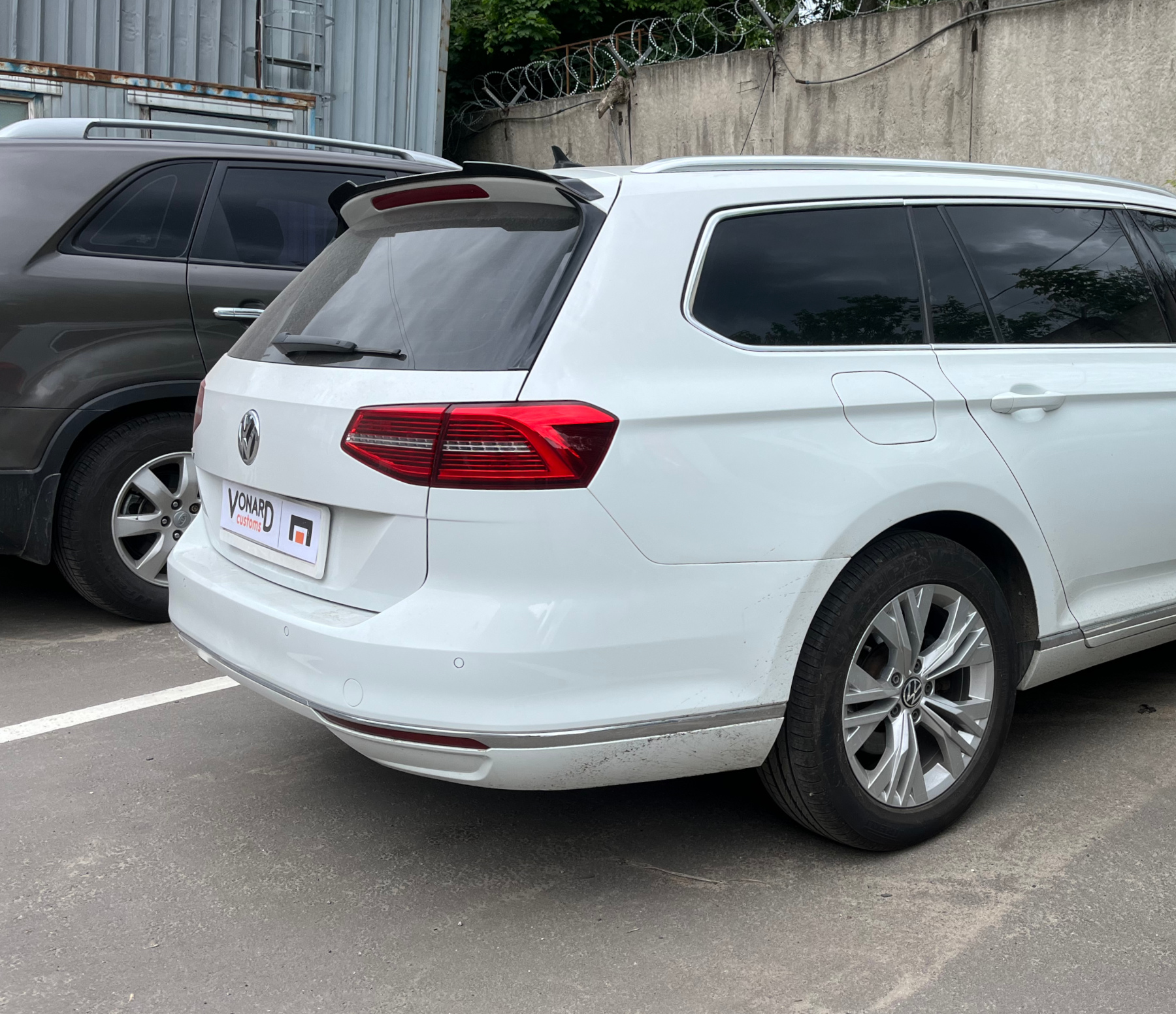 картинка Спойлер лезвие крышки багажника VW Passat B8 универсал vonard customs 
