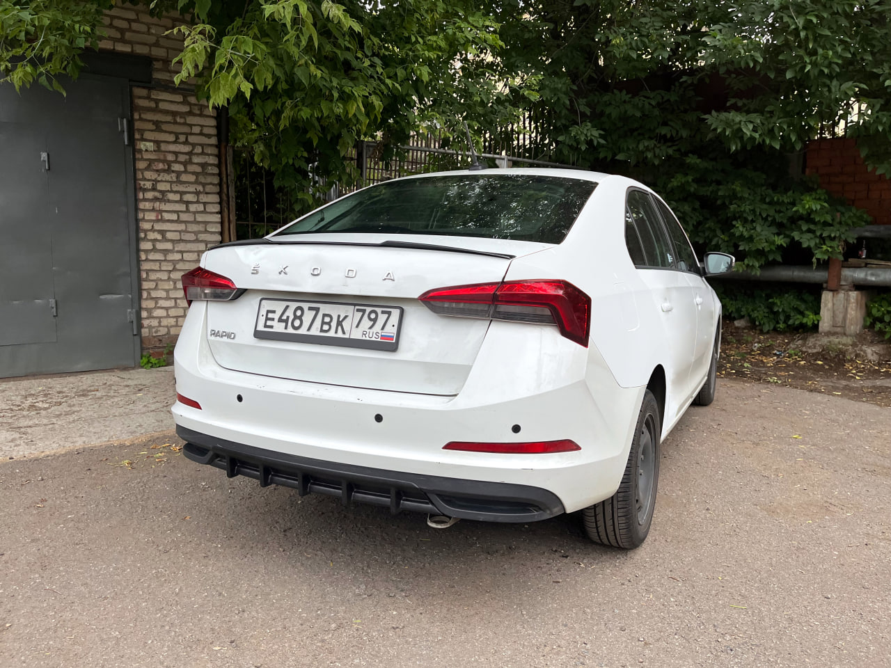 картинка Диффузор вставка заднего бампера Skoda Rapid 2 vonard customs 