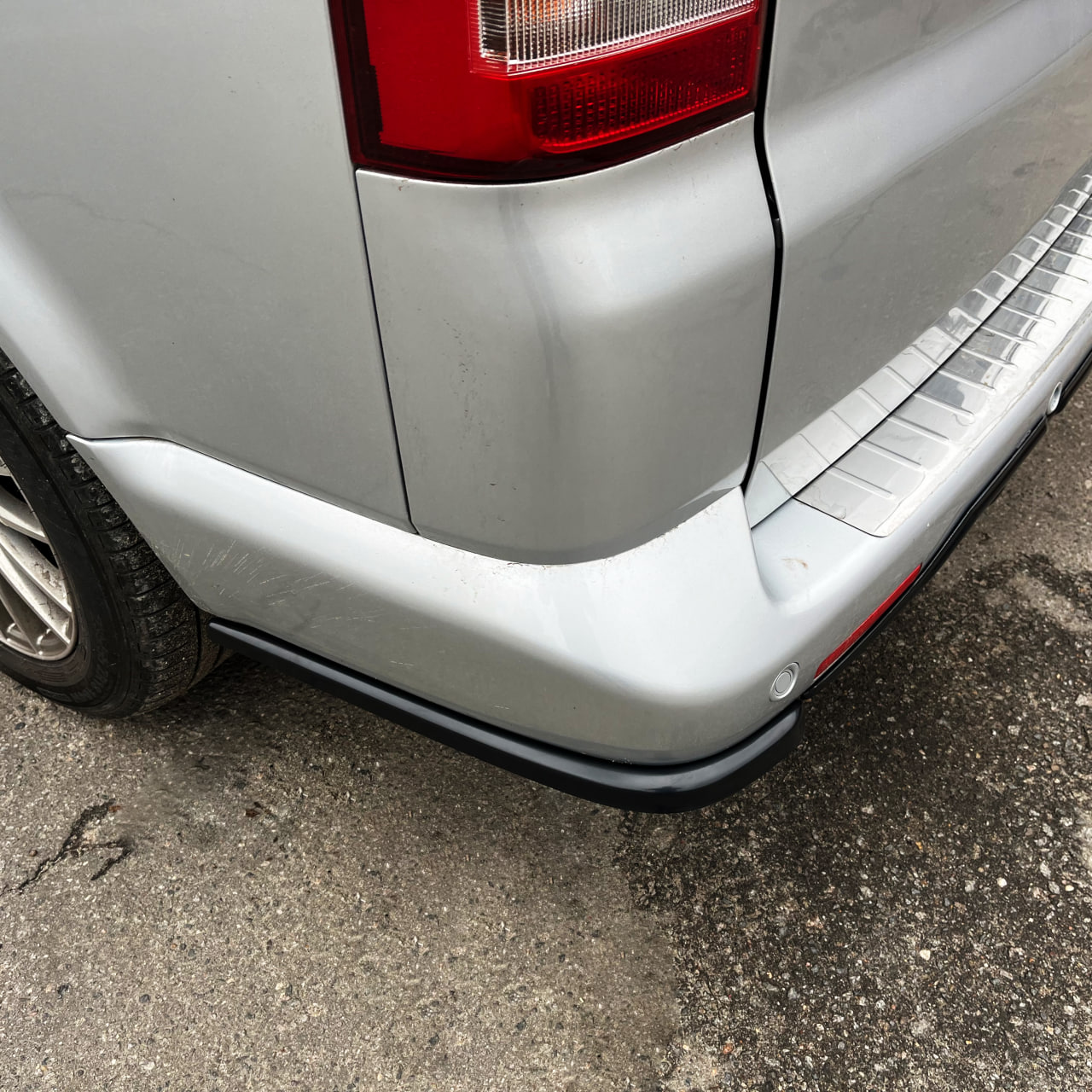 картинка Сплиттеры заднего бампера VW T5 / T5.1 - текстурные vonard customs 