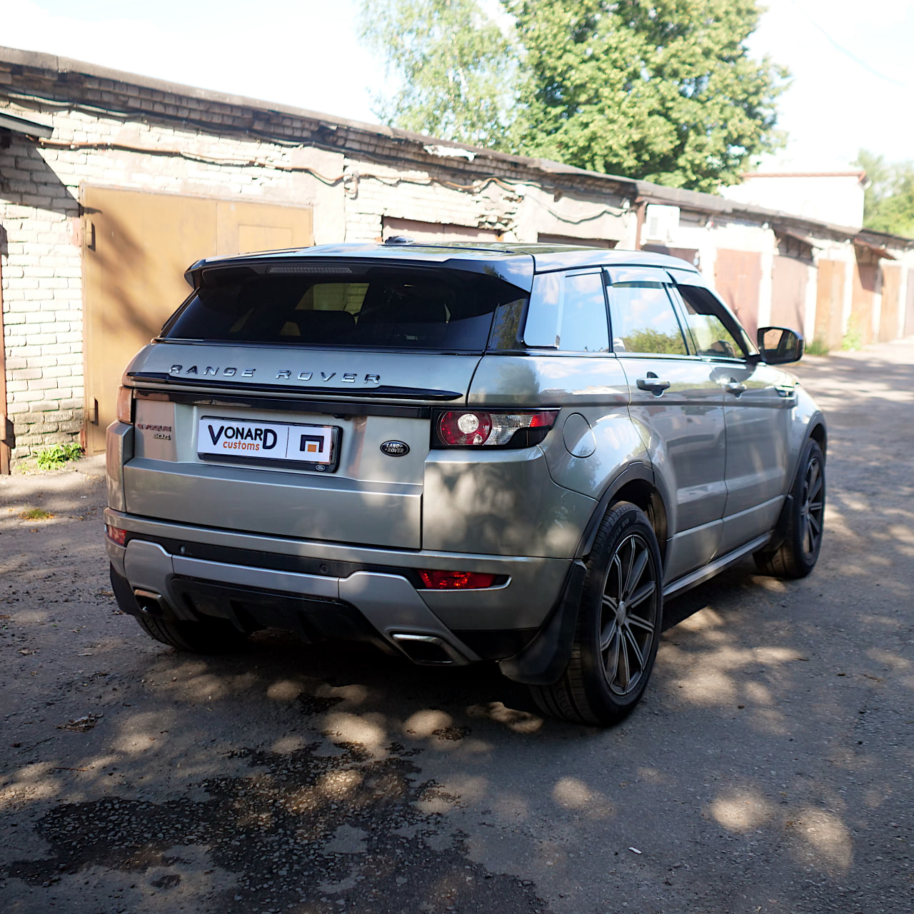 картинка Спойлер лезвие крышки багажника (нижний) Range Rover Evoque - под покраску vonard customs 