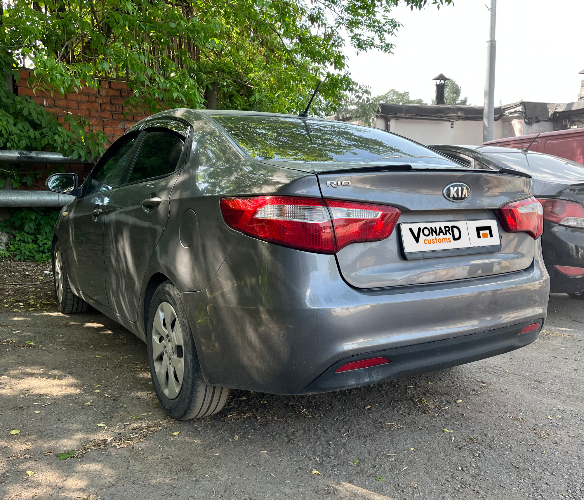 картинка Спойлер лезвие крышки багажника Kia Rio 3 (Ver. 2- Slim) vonard customs 
