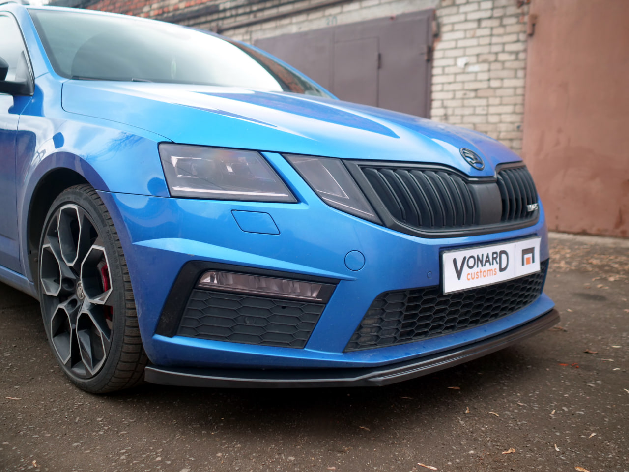 картинка Сплиттер переднего бампера Skoda Octavia 3 A7 RS рест. V3 vonard customs 
